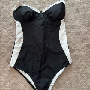 SUUKSESS Women’s Tummy Control One Piece Swimsuit Size Small